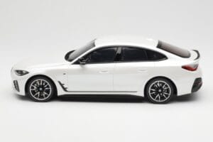 BMW i4 M50 G26 Mineral Weiß Metallic Otto 1:18 OT1074 Resin — Bild 3 von 6