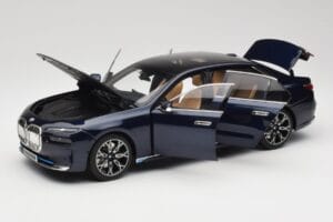 BMW i7 G70 Blue Metallic Minichamps 1:18 110023202 Druckguss — Bild 2 von 8