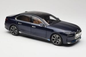 BMW i7 G70 Blue Metallic Minichamps 1:18 110023202 Druckguss — Bild 6 von 8