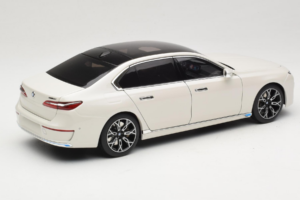 BMW i7 G70 White Metallic Minichamps 1:18 110023200 Druckguss — Bild 3 von 8