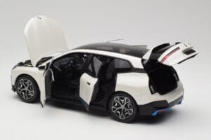 BMW iX Alpine White Minichamps 1:18 110023102 Druckguss — Bild 5 von 8