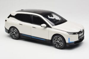 BMW iX Alpine White Minichamps 1:18 110023102 Druckguss — Bild 6 von 8