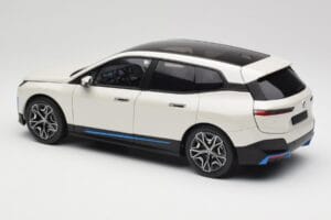 BMW iX Alpine White Minichamps 1:18 110023102 Druckguss — Bild 7 von 8