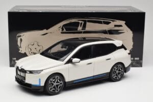 BMW iX Alpine White Minichamps 1:18 110023102 Druckguss — Bild 8 von 8