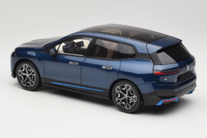 BMW iX Blue Metallic Minichamps 1:18 110023100 Druckguss — Bild 7 von 8