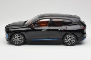 BMW iX Sapphire Black Minichamps 1:18 110023101 Druckguss — Bild 4 von 8