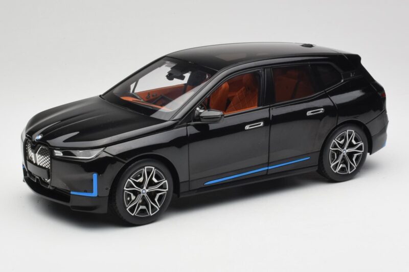 BMW iX Sapphire Black Minichamps 1:18 110023101 Druckguss