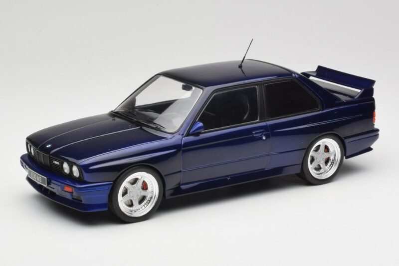 BMW M3 E30 Macau Blue IXO 1:18 18CMC122 Druckguss