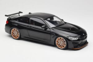 BMW M4 F82 GTS Sapphire Black Metallic Minichamps 1:18 110025220 Druckguss — Bild 6 von 8