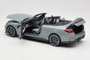 BMW M4 G83 Cabriolet Grey Metallic Minichamps 1:18 110021032 Druckguss — Bild 5 von 8