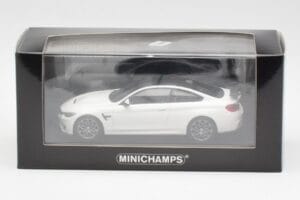 BMW M4 GTS F82 Weiß Mit Grauen Felgen Minichamps 1:43 410025221 Druckguss — Bild 4 von 4