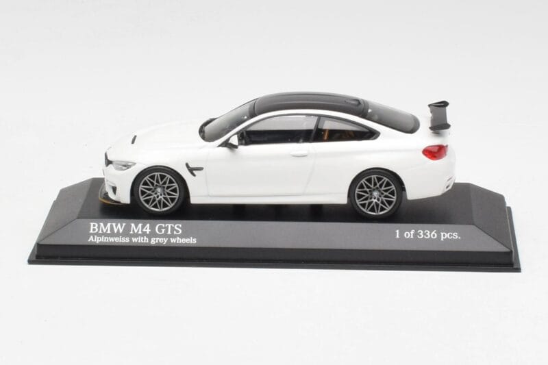 BMW M4 GTS F82 Weiß Mit Grauen Felgen Minichamps 1:43 410025221 Druckguss