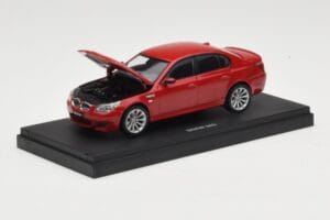 BMW M5 E60 Rot Kyosho 1:43 03503R Druckguss — Bild 3 von 4