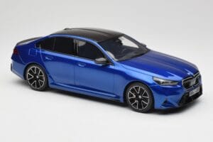 BMW M5 G90 Marina Bay Blue Metallic GT Spirit 1:18 GT507 Resin — Bild 4 von 6