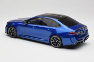 BMW M5 G90 Marina Bay Blue Metallic GT Spirit 1:18 GT507 Resin — Bild 5 von 6