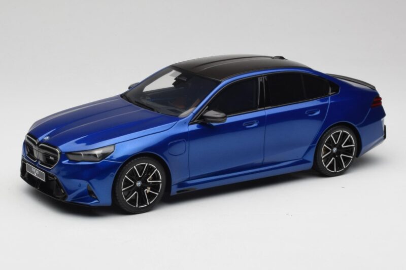 BMW M5 G90 Marina Bay Blue Metallic GT Spirit 1:18 GT507 Resin