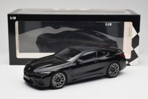 BMW M8 F92 Saphirschwarz Minichamps 1:18 110029021 Druckguss — Bild 8 von 8