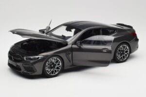 BMW M8 F92 Grey Metallic Minichamps 1:18 110029022 Druckguss — Bild 2 von 8