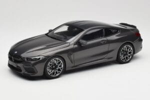 BMW M8 F92 Grey Metallic Minichamps 1:18 110029022 Druckguss