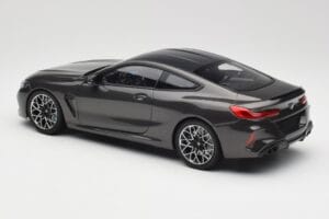 BMW M8 F92 Grey Metallic Minichamps 1:18 110029022 Druckguss — Bild 7 von 8