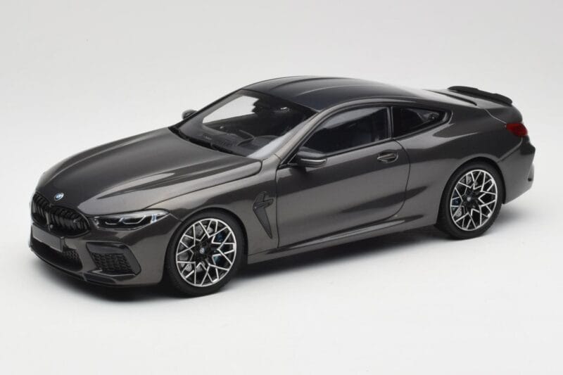 BMW M8 F92 Grey Metallic Minichamps 1:18 110029022 Druckguss