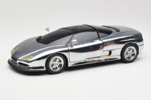 BMW Nazca M12 Chrome Silver Revell 1:18 08916 Druckguss