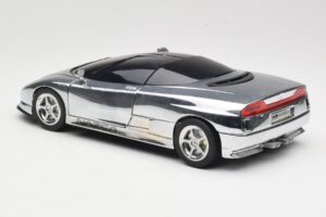 BMW Nazca M12 Chrome Silver Revell 1:18 08916 Druckguss — Bild 7 von 8