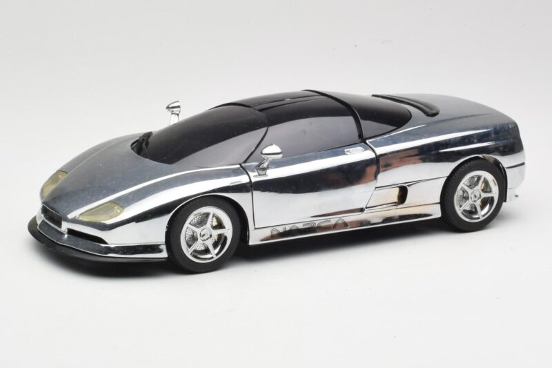 BMW Nazca M12 Chrome Silver Revell 1:18 08916 Druckguss