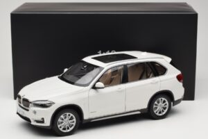 BMW X5 E70 Alpine White Paragon 1:18 PA-97073 Druckguss — Bild 8 von 8