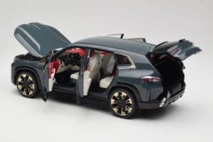 BMW XM G09 Isle of Man Green Minichamps 1:18 110023300 Druckguss — Bild 5 von 8