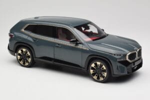 BMW XM G09 Isle of Man Green Minichamps 1:18 110023300 Druckguss — Bild 6 von 8