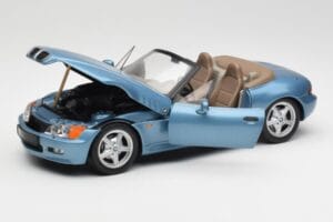 BMW Z3 E36/7 James Bond Goldeneye Blau Metallic UT Models 1:18 180024336 Druckguss — Bild 2 von 8