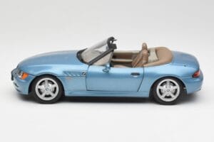 BMW Z3 E36/7 James Bond Goldeneye Blau Metallic UT Models 1:18 180024336 Druckguss — Bild 4 von 8