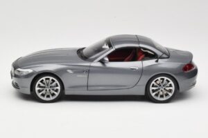 BMW Z4 E89 sDrive 35i Space Grey Metallic Kyosho 1:18 80432147085 Druckguss — Bild 4 von 8