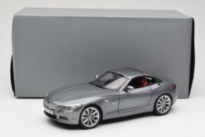 BMW Z4 E89 sDrive 35i Space Grey Metallic Kyosho 1:18 80432147085 Druckguss — Bild 8 von 8