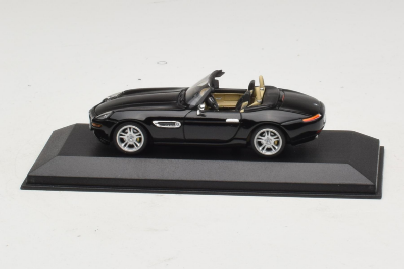 BMW Z8 Cabriolet Schwarz Minichamps 1:43 80420026607-R1 Druckguss