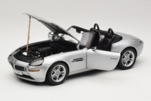 BMW Z8 Silber 007 The World Is Not Enough AUTOart 1:18 70511 Druckguss — Bild 2 von 8