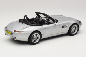 BMW Z8 Silber 007 The World Is Not Enough AUTOart 1:18 70511 Druckguss — Bild 3 von 8
