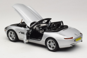 BMW Z8 Silber 007 The World Is Not Enough AUTOart 1:18 70511 Druckguss — Bild 5 von 8