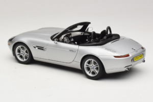 BMW Z8 Silber 007 The World Is Not Enough AUTOart 1:18 70511 Druckguss — Bild 7 von 8