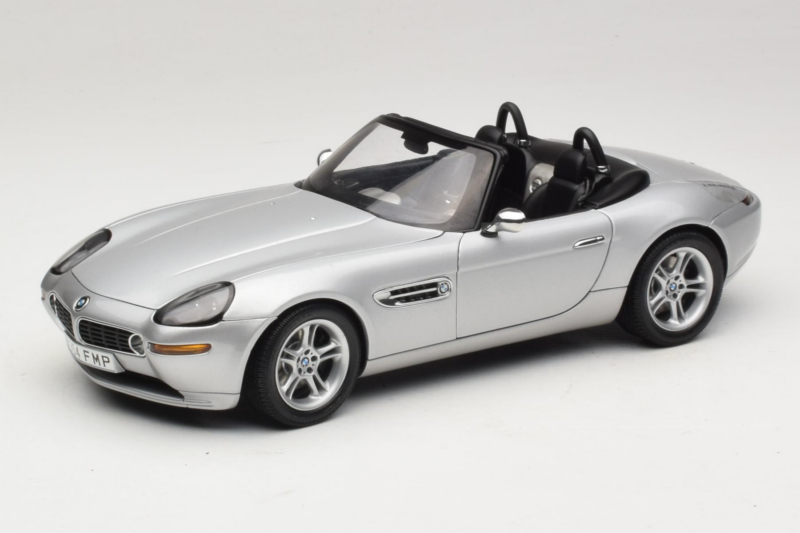 BMW Z8 Silber 007 The World Is Not Enough AUTOart 1:18 70511 Druckguss