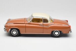 Borgward Isabella Coupe Bronze Weiß Revell 1:18 08982 Druckguss — Bild 4 von 8