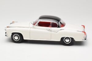 Borgward Isabella Coupe Weiß Revell 1:18 08982-W1 Druckguss — Bild 4 von 8