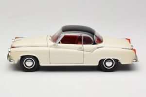 Borgward Isabella Coupe Weiß Revell 1:18 08859 Druckguss — Bild 4 von 8