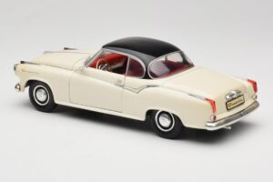 Borgward Isabella Coupe Weiß Revell 1:18 08859 Druckguss — Bild 7 von 8