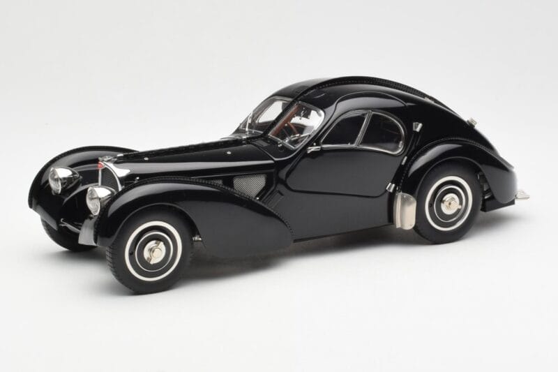 Bugatti 57SC Atlantic Schwarz CMC 1:18 M-085 Druckguss