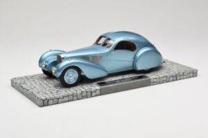 Bugatti Type 57SC Atlantic Blau Minichamps 1:18 107110320 Druckguss