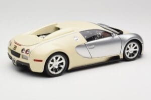 Bugatti Veyron Edition Centenaire Chrome Beige Minichamps 1:18 100110854 Druckguss — Bild 3 von 8