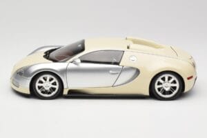 Bugatti Veyron Edition Centenaire Chrome Beige Minichamps 1:18 100110854 Druckguss — Bild 4 von 8