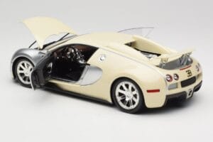 Bugatti Veyron Edition Centenaire Chrome Beige Minichamps 1:18 100110854 Druckguss — Bild 5 von 8